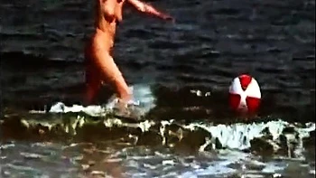 Deutsche Vintage-Nudisten am Strand - Sonnenfreunde 1980