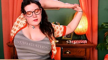 Big titted amateur fucks her wet pussy with vibrator