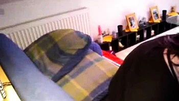 Dickes deutsches Mdchen masturbiert vor der Webcam