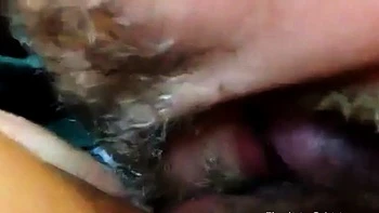 Vieille femme se fait doigter et jouit en solo  la webcam