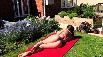 Eva de Vil - Voyeur Bikini Ignore