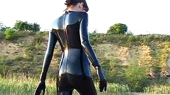 Amateur super hot brunette masturbating 3 mp4