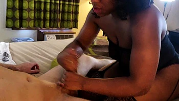 Black step sis jerks out step bros nut (Shonda)