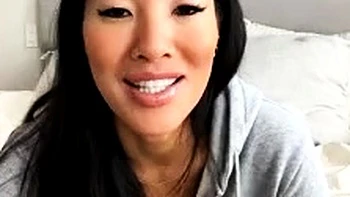 Webcam Asian camgirl testing brand new toy