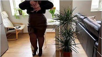 Lustful Stepmother-in-law In Pantyhose Masturbates Her Pussy And Gets Hot Cum On Her Ass In A Skirt - Cum For Mommy