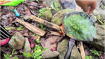 Pinay Cooking Wild Ferns And Sex In The Riverside - Viral Single Mom Outdoor