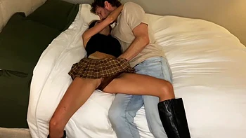 jeunes etudiants s envoie en l air aprés les cours