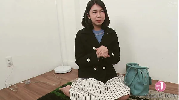 A sensitive girl from the swim team whose pussy gets wet easily! In the interview alone, she's got a lot of juices, and she can't stop herself from squirting climax with a full-body caress! Fuuka - Intro