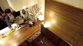 07276,A woman who screams in agony