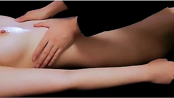 The Massage Ther Started Masturbating The Wet Pussy And Brought Her To Orgasm