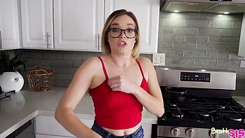 Nerdy and young hottie Katie Kush drilled in the missionary pose