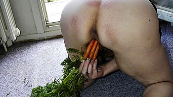 Chubby lady with natural tits Rosa fucks with vegetables on the balcony