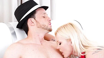 Beautiful doggy style fuck with a big-bottomed blonde Isabella Jules