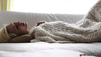 Tracy's fingering dirt