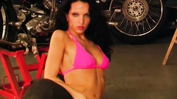 Femme fatale Domi's kink scene