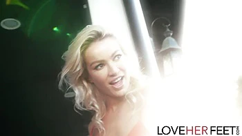 Watch easy-on-the-eyes Cherry Kiss and Blake Blossom's dirt