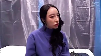 07356,A woman who screams in agony