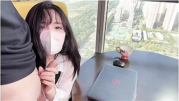 清纯秘书为升职加薪主动献身老板落地窗前被爆操内射 看桃桃完整版视频请关注推特入群哦