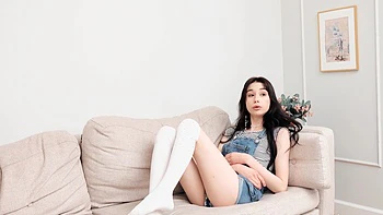 Lesbian fingering and pussy licking with Olivia Trunk