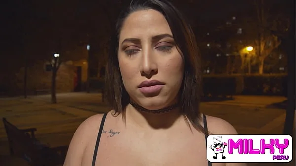 Te volveré famosa!! Con un poco de mentiras y dinero conseguí follar una venezolana de culo enorme - Adara Love