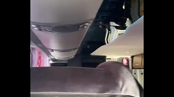 Chico me muestra su pija en autobús y me resisto para no chapársela