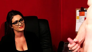 Great Amateur Video Of Hot amateur brunette masturbates