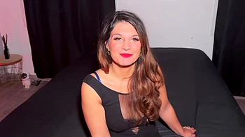 Rose and Pam are warming up together... - Jacquie et Michel TV