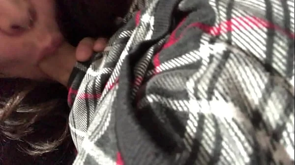 Joven COLEGIALA le hace SEXO ORAL a su hermano mientras DESCANZA, LO GRABA TODO