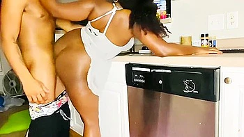 My Babysitter Look Way To Priceless For Me Not To Hit( Parents Call Midway????)