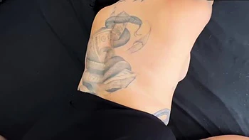 Esposa perfeita adora mamar, sentar e engolir leite - o