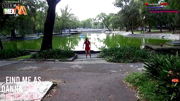 LA PUTA DANNA HOT DESNUDA EN PUBLICO Y CHUPANDO LA POLLA DE UN DESCONOCIDO EN CHAPULTEPEC