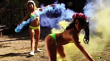 Smokebombs ft. Sydney Cole  Gina Valentina: Licking, Big Ass  Blonde Porn