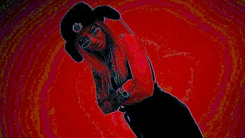 Amateur blonde babe masturbates on cam