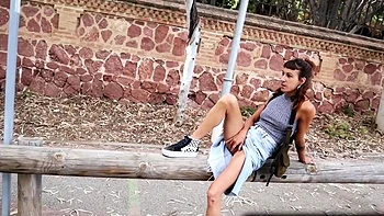 couple de coquins espagnole baise dans la rue