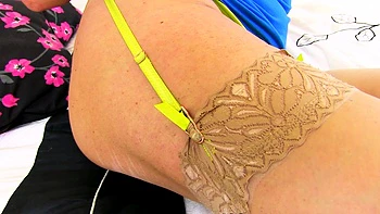 English gilf Amy shares her willing cunt