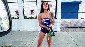 Colombian Baddie Fucks For Cash