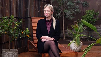 Joy only thinks about getting caught as soon as she wakes up... - Jacquie et Michel TV