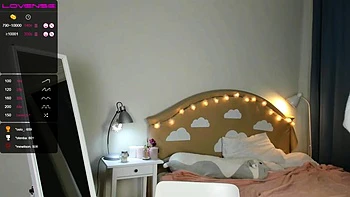 Short-hair cam model: Amateur  Fansly Porn