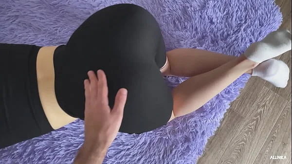 Спортсменка отсосала своему другу. Трахается и кончает на жопу.