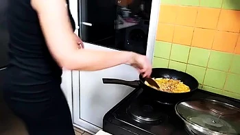 JuliaCrown - Disgust food cooking nasty Strudel