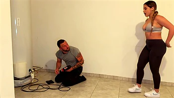 It's time to play for Oletsha! - Jacquie et Michel TV