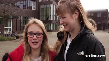 Studentinnen Mit Rocken Haben Spab Im Seminarraum