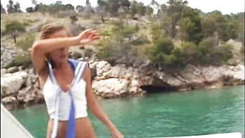 Sandy's medium size tits porn