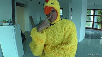 18-Year-Old Mary Monroe Gets An Anal Creampie in POV