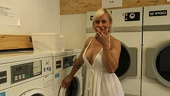 Eva gets lost in sensuality with Lyia... - Jacquie et Michel TV