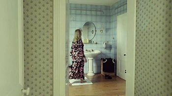 A sensual Parisian stroll for the beautiful Tina! - Jacquie et Michel TV