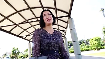 四十路美人妻がとろける舌技の濃厚キスとむしゃぶりつくネットリフェラ