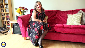 Curvy Mature Nikki Likes to Get Naughty When She's Home Alone