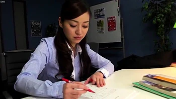 Asian masseuse fetish babe gives blowjob to her lucky client