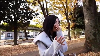 色気漂う美人妻がキスから積極的に男の乳首舐めやフェラをする淫乱痴女前戯